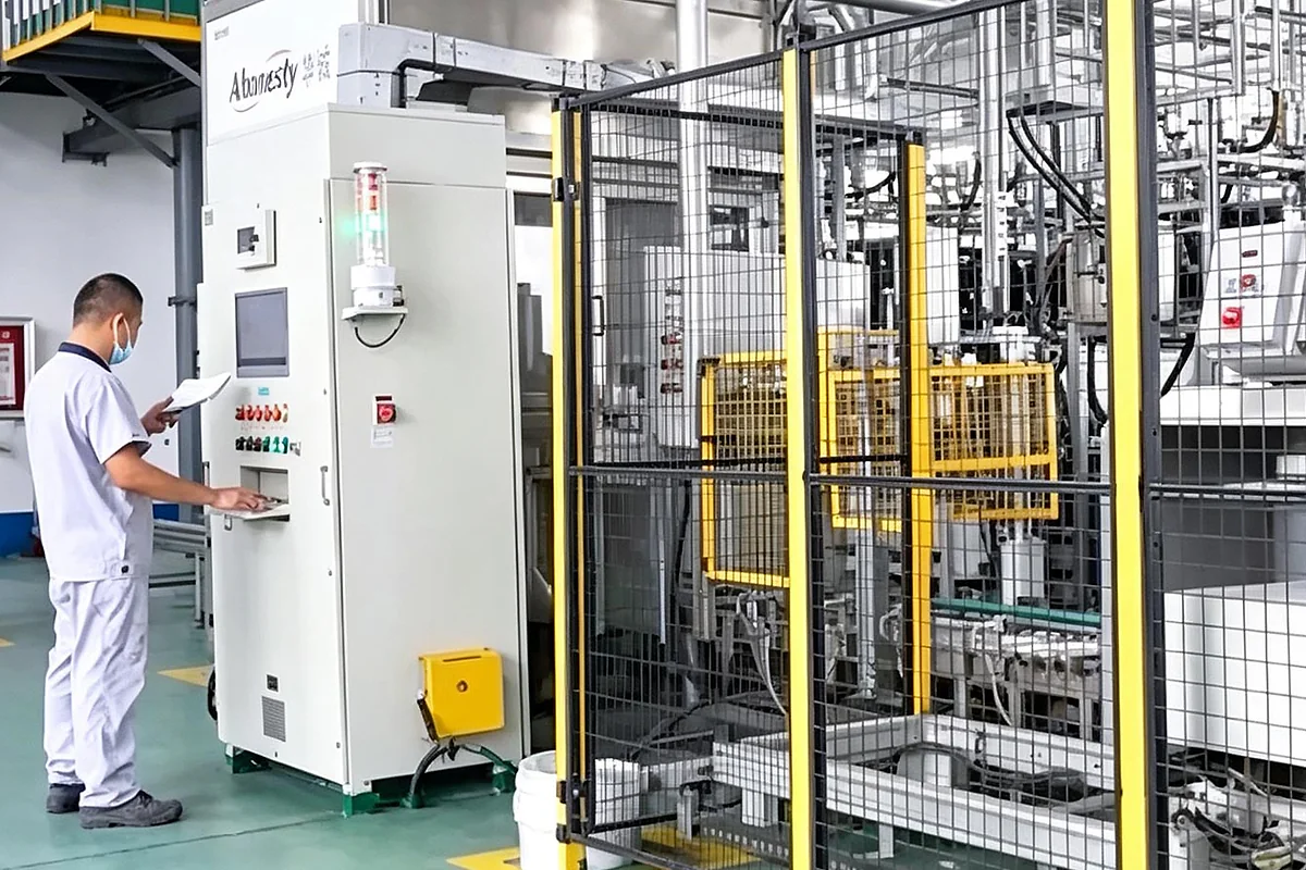 Real Huacheng process production equipment used as an industrial insulation reference